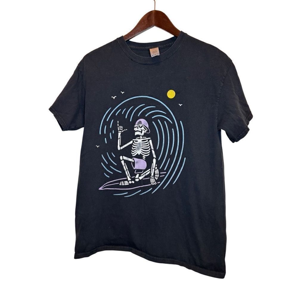 Skeleton surfer t-shirt medium